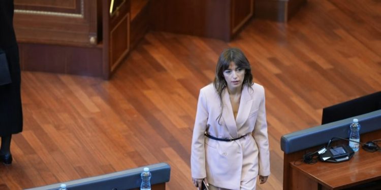 Haxhiu: Ata që nuk marrin mbështetje nga populli, s’mund të na shantazhojnë me numra