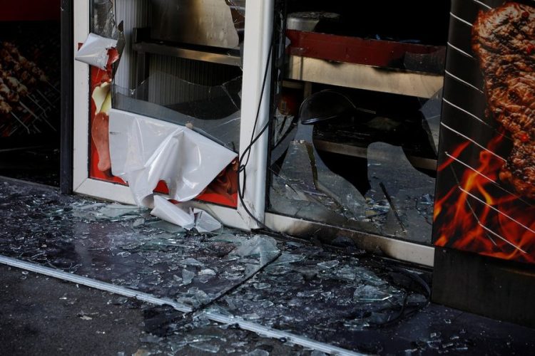 Mali i Zi pezullon udhëtimin pa viza për qytetarët turq