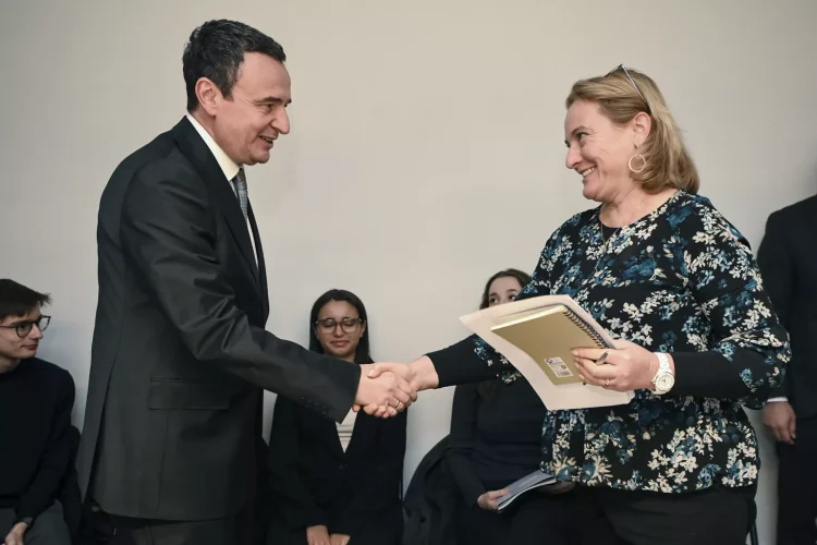 Në Paris, Kurti prezanton progresin e Kosovës para Institutit “Jacques Delors”