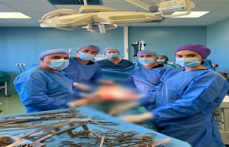 Në QKUK kryhet një intervenim kirurgjik i rrallë