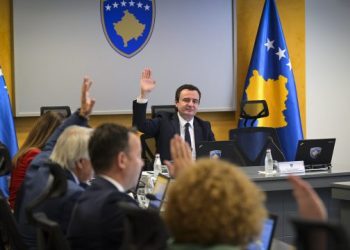 Kurti premton pagën e 13-të, për të gjithë punonjësit e sektorit publik