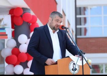 Deri dje isha ‘djali i Ukshin Hotit’, sot ‘i koritur’, vetëm pse mendoj ndryshe – kjo nuk është as respekt, as ideal: kjo është hipokrizi”