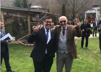 Lutfi Haziri në një foto me Fatmir Shehollin, i arrestuar për spiunazh në dobi të Serbisë