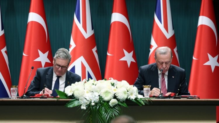 Turqia dhe Mbretëria e Bashkuar nënshkruan marrëveshjen “historike” për av*ionin lu*ftarak Eurofighter