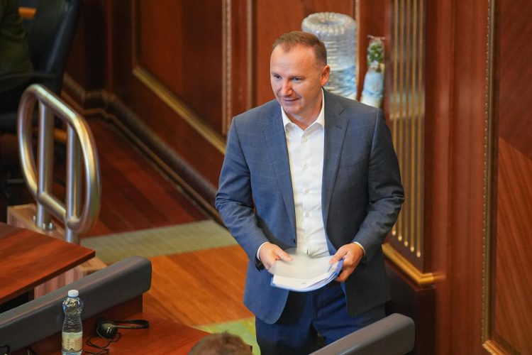 Dalin pamjet e incidentit mes Zemajt dhe një qytetari (VIDEO)