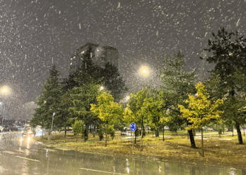 Bora e parë nis ta zbardh Prishtinën