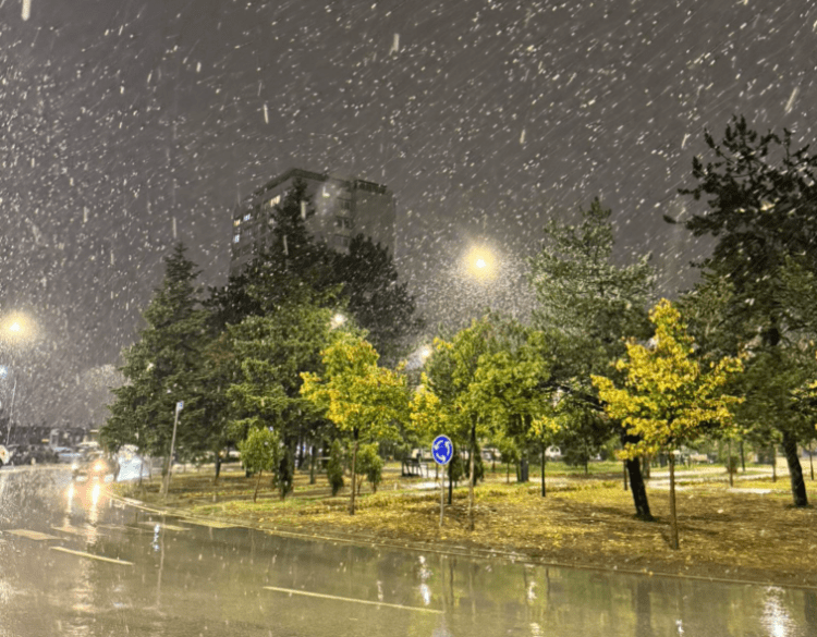 Bora e parë nis ta zbardh Prishtinën