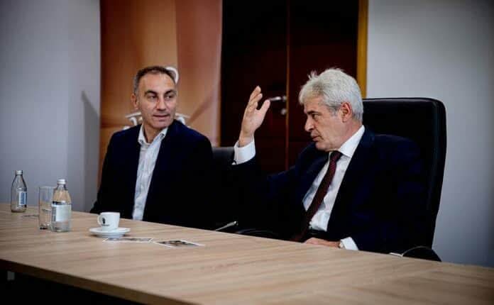 Ali Ahmetin e mundi Artan Grubi i Sasha Mijallkovit