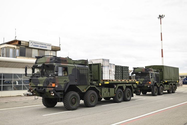 Dronët turq në Kosovë “shastisin” Serbinë, gjenerali serb telefonon “urgjentisht” komandantin e KFOR-it