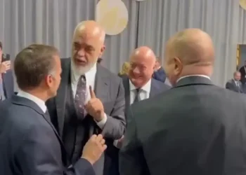 Rama bën shaka me Macron për gafën e Trump: Nuk na urove për paqen Shqipëri-Azerbajxhan