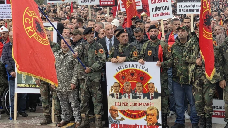 Protesta ‘Liria ka emër’, mijëra qytetarë në mbështetje të ish- udhëheqësve të UÇK-së