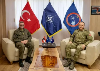 Komandanti i KFOR-it takon gjeneralin austriak në Prishtinë