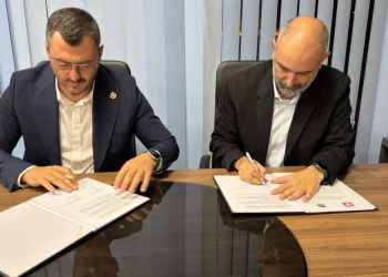 VV-ja dhe AAK-ja nënshkruajnë marrëveshje bashkëpunimi në Prizren