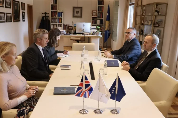 Ambasadori Hargreaves takohet me kryetarin e Gjykatës Kushtetuese: Shpresoj që pas zgjedhjeve të 28 dhjetorit partitë politike të veprojnë në frymën e Kushtetutës