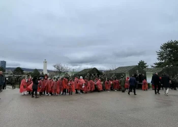 Nxënësit në kazermën “Adem Jashari” pyesin ushtarët: A frikësoheni nga lu*fta?