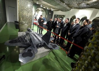 Kurti viziton kompani prodhuese të dronëve në Gjilan: Nuk do t’i ndalim investimet për mbrojtje e siguri