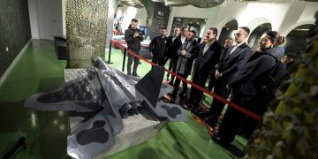 Kurti viziton kompani prodhuese të dronëve në Gjilan: Nuk do t’i ndalim investimet për mbrojtje e siguri