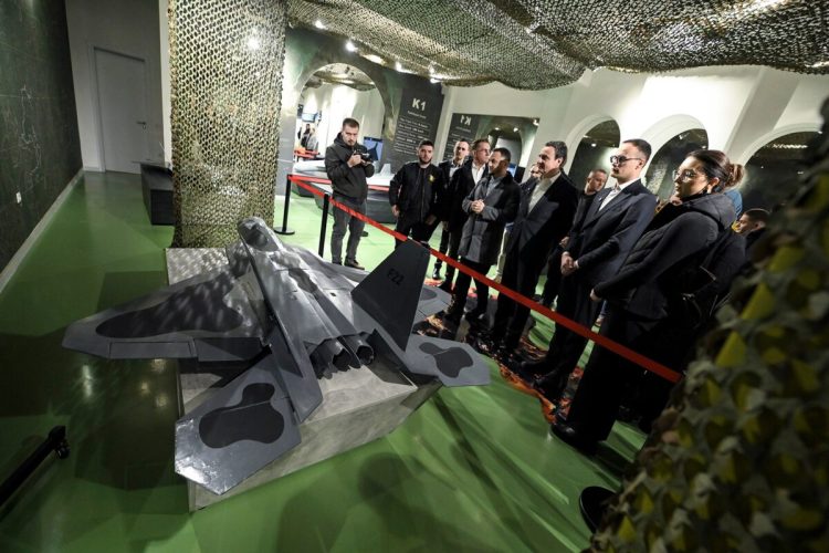 Kurti viziton kompani prodhuese të dronëve në Gjilan: Nuk do t’i ndalim investimet për mbrojtje e siguri