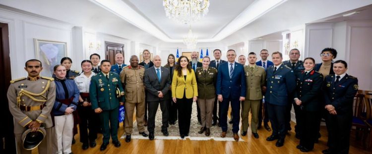 Osmani priti gjeneralë dhe oficerë nga 16 shtete në kuadër të simpoziumit ISOMA