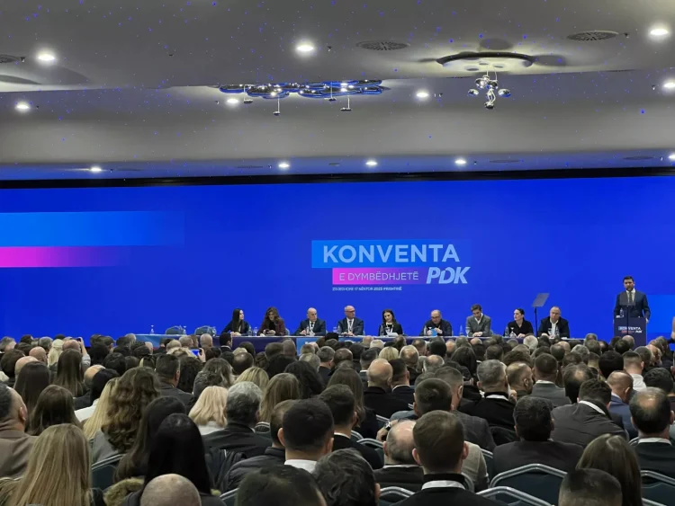 Konventa e miraton dorëheqjen e Memli Krasniqit pasi Xhavit Haliti kërkoi të respektohet statuti
