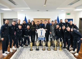 Suksesi historik i FC Prishtina 01 në futsall- Kurti mirëpret në takim lojtarët, i përgëzon për arritjet
