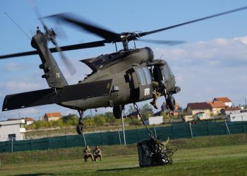 Ushtarët letonë dhe amerikanë të KFOR-it bëjnë ushtrime për të rritur efikasitetin operativ