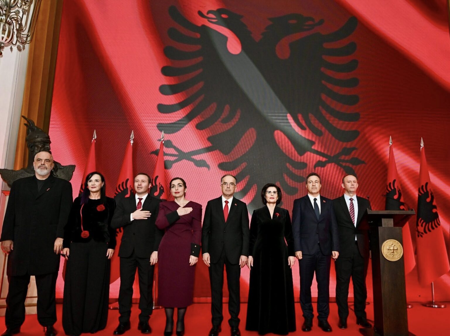 Osmani  Begaj na mblodhi nën flamurin kuq e zi