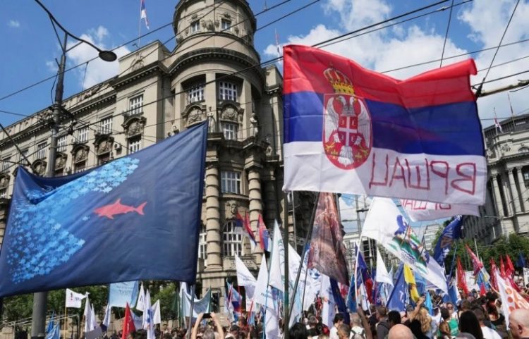 Një vit pas tr@gjedisë në Novi Sad, vazhdojnë protestat në Serbi