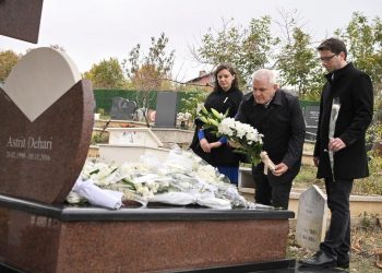Sveçla kujton Astrit Deharin: Drejtësia është e domosdoshme!