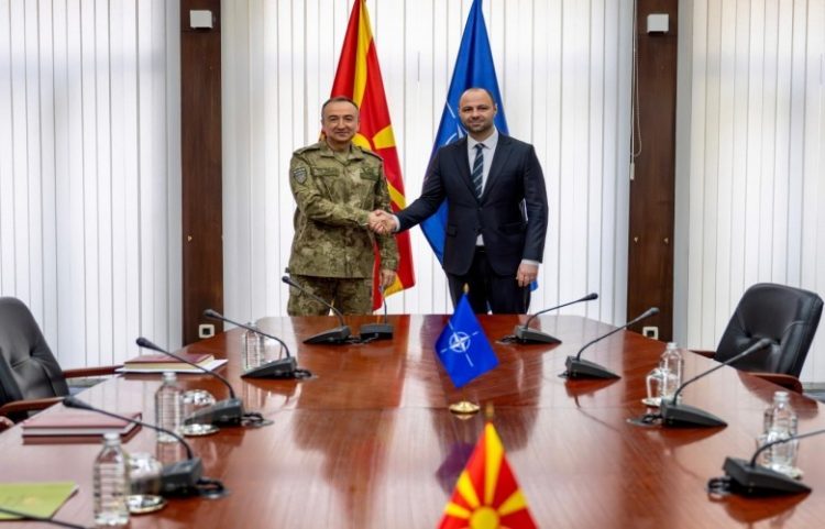 Komandanti i KFOR-it takon ministrin e Mbrojtjes së Maqedonisë së Veriut