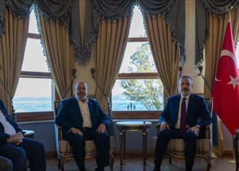 Ministri i Jashtëm turk takohet me anëtarët e byrosë politike të Hamasit në Stamboll