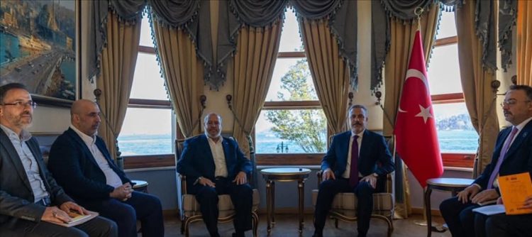 Ministri i Jashtëm turk takohet me anëtarët e byrosë politike të Hamasit në Stamboll