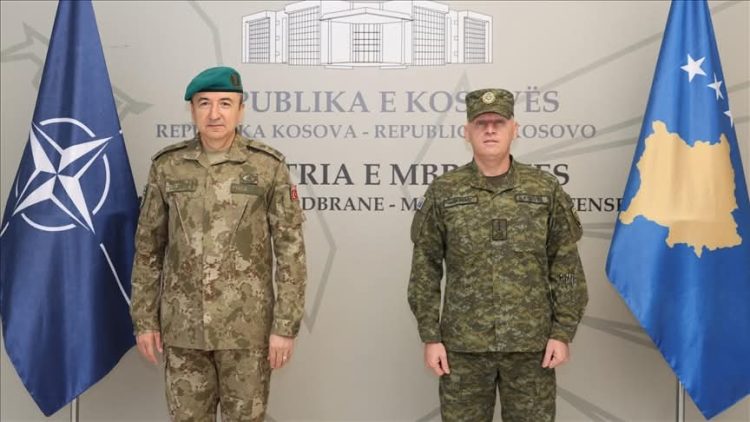 Komandanti i FSK-së, Bashkim Jashari, takohet me komandantin e KFOR-it, Ozkan Ulutas