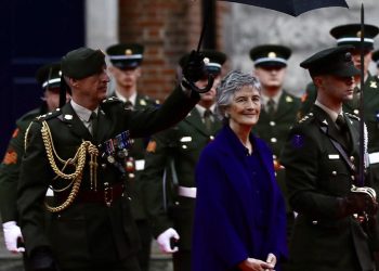 Catherine Connolly betohet si presidente e re e Irlandës