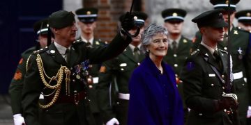 Catherine Connolly betohet si presidente e re e Irlandës