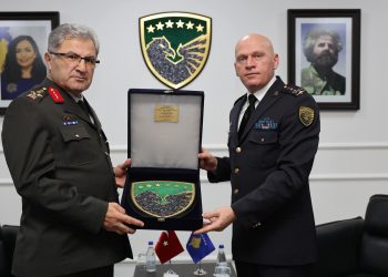 Komandanti i FSK-së pret në takim komandantin e Forcave Tokësore të Turqisë