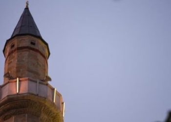 Vjedhje në një xhami në Ferizaj, hajnat marrin pajisje dhe këpucë