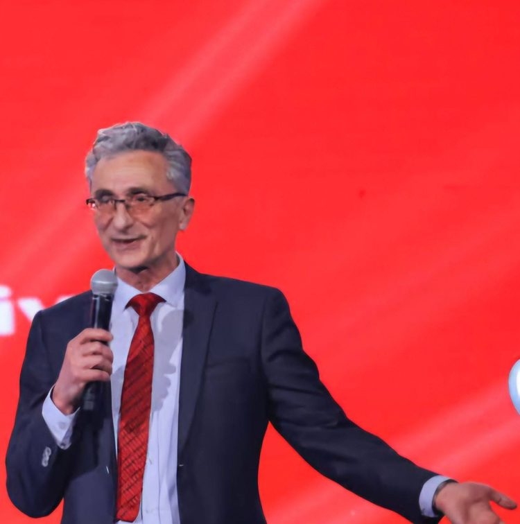 Profesori Feraj reagon ndaj deklaratës së Avni Klinakut për Albin Kurtin