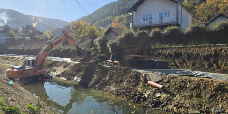 “Nuk ka dorë njerëzore që ka shkaktuar dëmin” – Mujka për përmbytjet në vendpunishten e urës në Mitrovicë