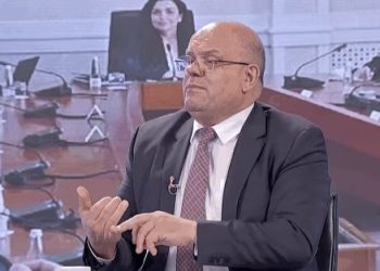 Ukshini: LDK-ja po luan rol bllokues, Kurti e kompleksoi