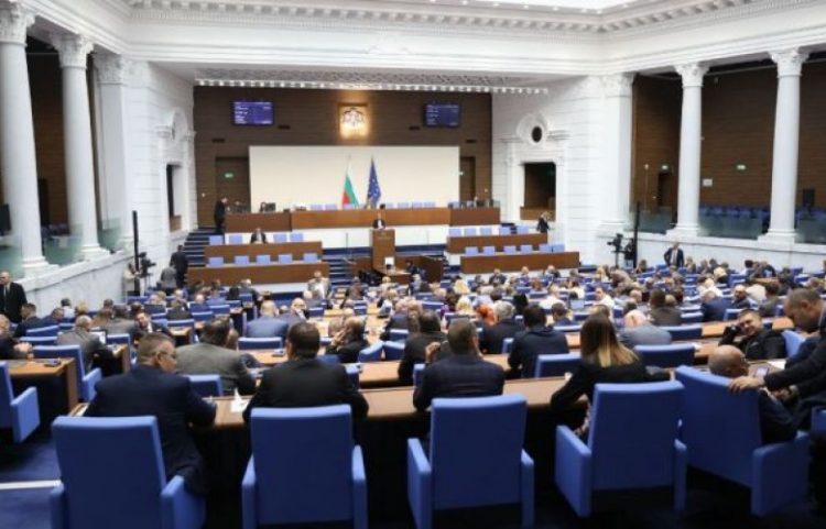 Bullgaria ndalon përkohësisht eksportin e produkteve të naftës