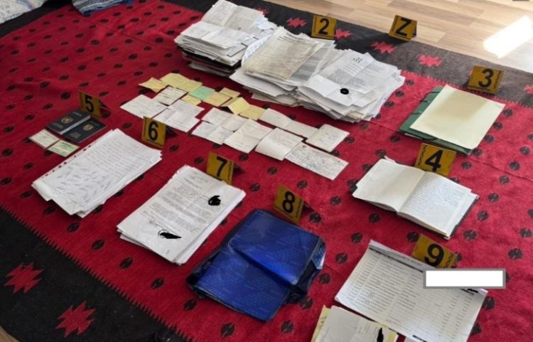 Shkatërrohet rrjeti i falsifikimeve, sekuestrohen armë