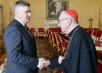 Presidenti kroat pas takimeve me Papën dhe Sekretarin e Vatikanit: Kudo që shkoj e kërkoj njohjen e Kosovës