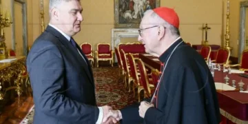 Presidenti kroat pas takimeve me Papën dhe Sekretarin e Vatikanit: Kudo që shkoj e kërkoj njohjen e Kosovës