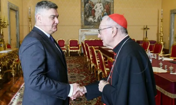 Presidenti kroat pas takimeve me Papën dhe Sekretarin e Vatikanit: Kudo që shkoj e kërkoj njohjen e Kosovës