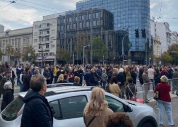 Kryqëzimi te Parlamenti serb sërish i bllokuar