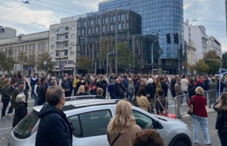 Kryqëzimi te Parlamenti serb sërish i bllokuar