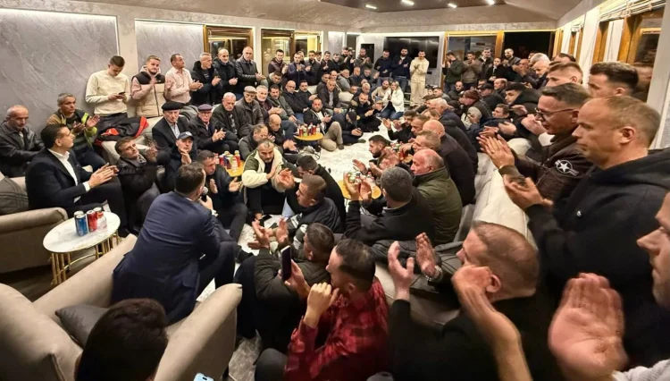 Peci në takime me qytetarë dhe biznese në Mitrovicë: Do të punojmë bashkë për zhvillim dhe vende pune