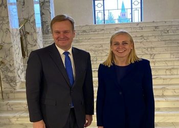 Sorensen dhe kryediplomatja finlandeze flasin për dialogun Kosovë-Serbi