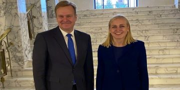 Sorensen dhe kryediplomatja finlandeze flasin për dialogun Kosovë-Serbi